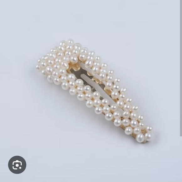 Set Of Elegant Faux Pearl Hair Clips BNIB - Picture 3 of 9